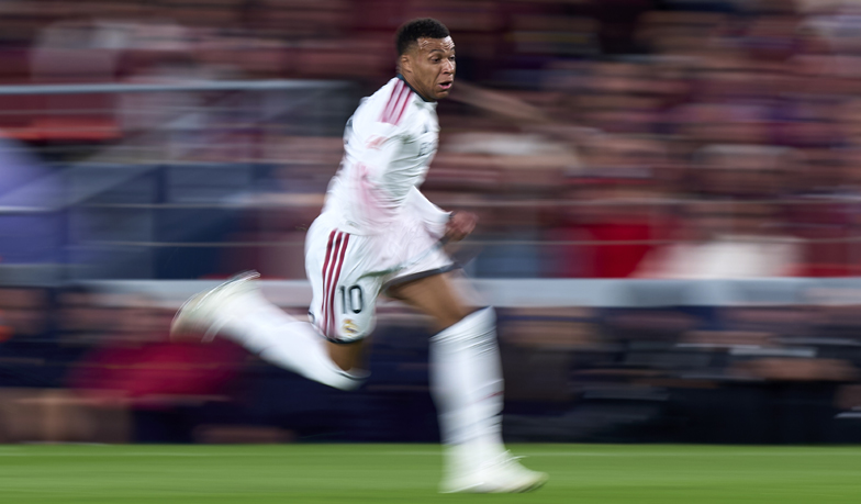 Czy Mbappé biegał więcej w Klasyku i o ile średnio mniej biega od Raphinhi czy Dembélé?