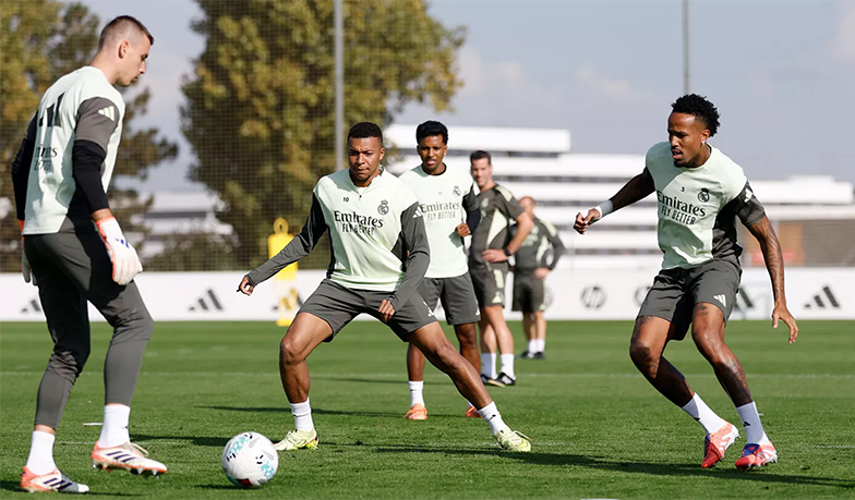 Foto: Mbappé trenował z drużyną!