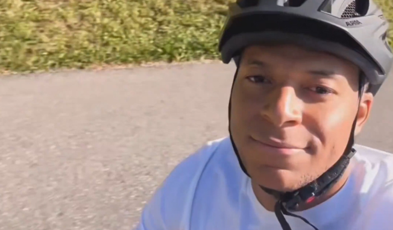 Mbappé na rowerze mimo przestróg Mourinho [VIDEO]