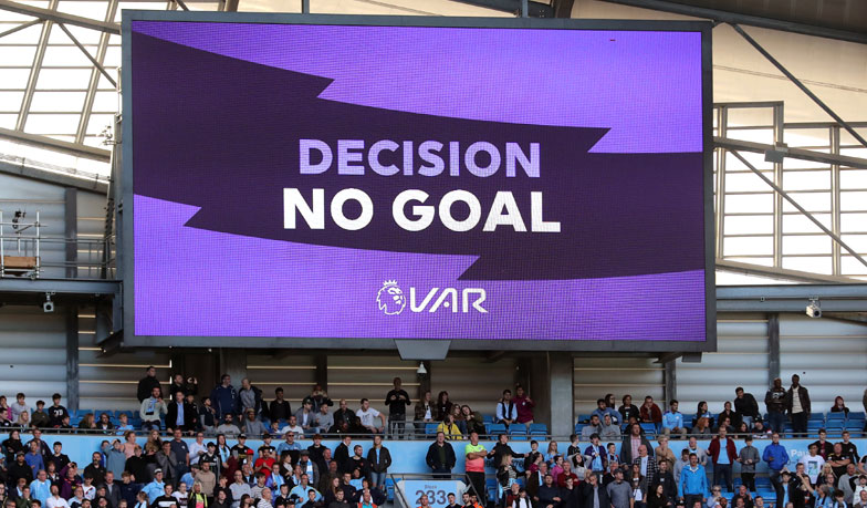 Foto: Premier League wprowadzi opcję challenge'u do systemu VAR?
