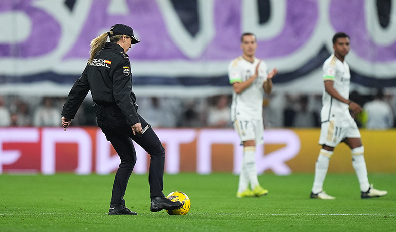 Foto: Jeden zatrzymany i dziesięciu wyrzuconych ze stadionu w trakcie derbów