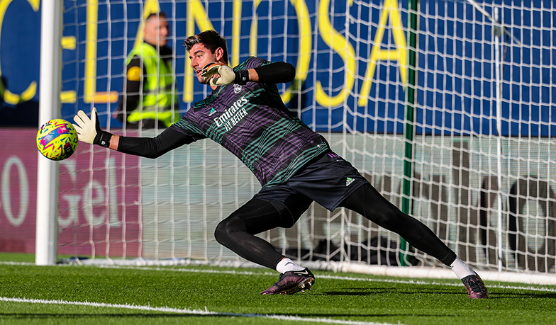 Foto: Courtois: Alaba podpierał się ręką na murawie