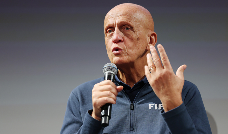 Foto: Collina potwierdza, że FIFA chce varować decyzje o rzutach rożnych