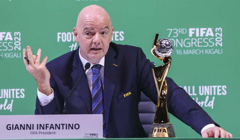 Foto: Infantino: Solidaryzujemy się z Viníciusem