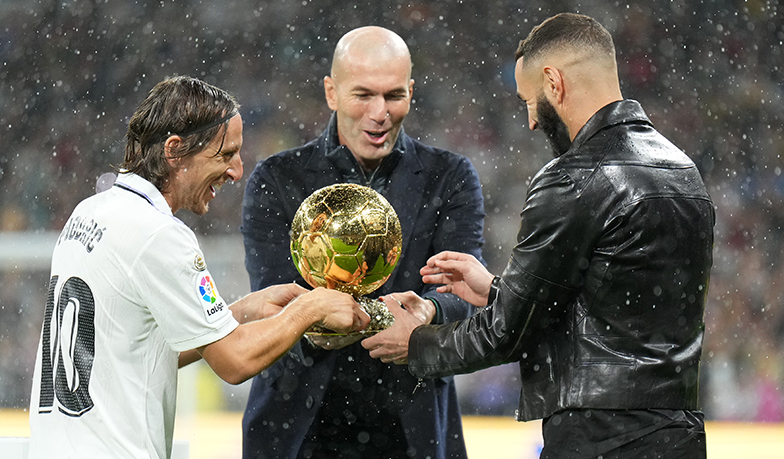 Foto: Benzema i Courtois podzielili się z kibicami nagrodami od France Football