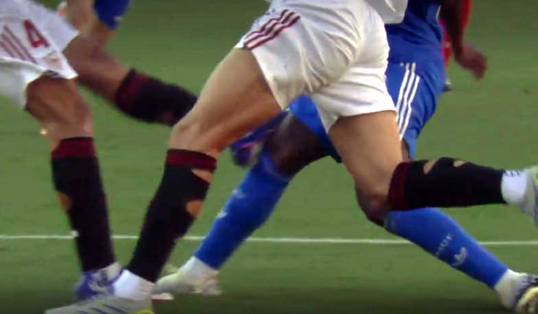 Komitet Arbitrów: Mógł być faul Mbappé przed golem oraz faul na Viníciusie na rzut karny