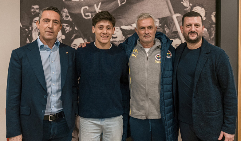 Foto: Arda Güler odwiedził Fenerbahçe