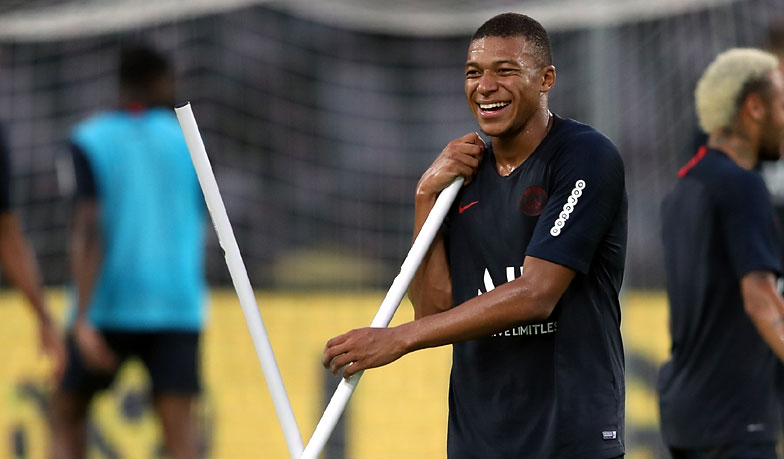 Foto: Cavani pracuje z drużyną, Mbappé wznowił treningi z piłką