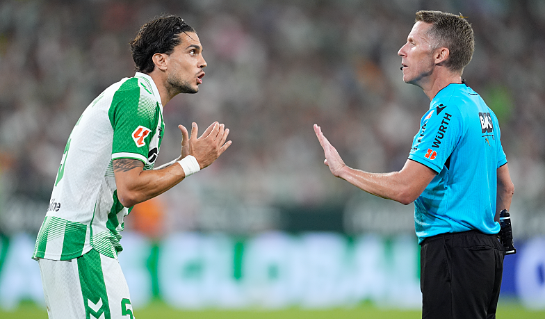 Bartra: Rzut karny? Jeśli jesteś w polu karnym, ale nie dotykasz ziemi, to się liczy