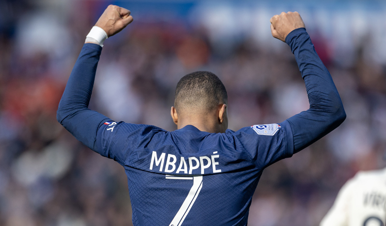 Foto: Co chce przekazać Mbappé zdjęciem w koszulce PSG?