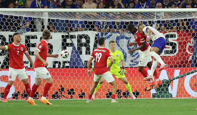 Foto: Minimalna wygrana Francji, uraz Mbappé