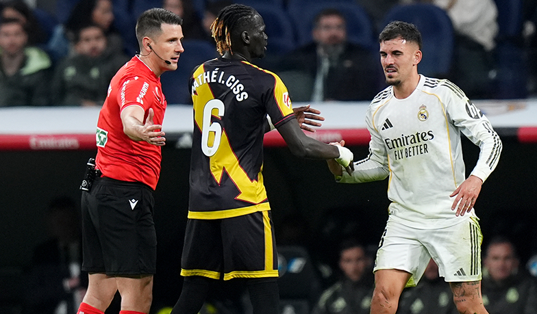 Foto: Pathé Ciss zmienia zdanie i przeprasza Ceballosa: „Przyznaję, że to była czerwona kartka”