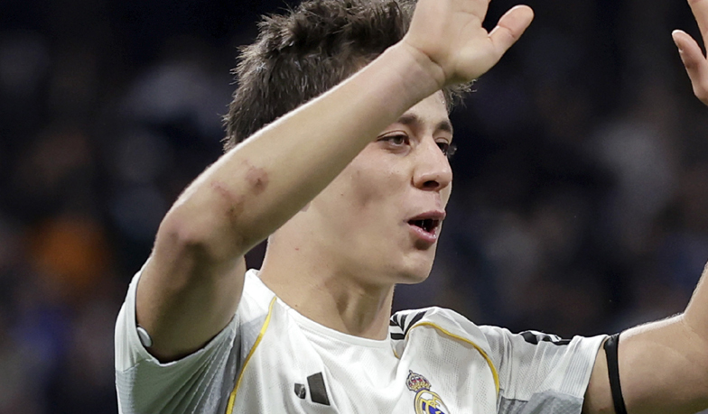 Foto: Jaki cel ma sensor, który pojawił się na ramieniu Ardy Gülera?