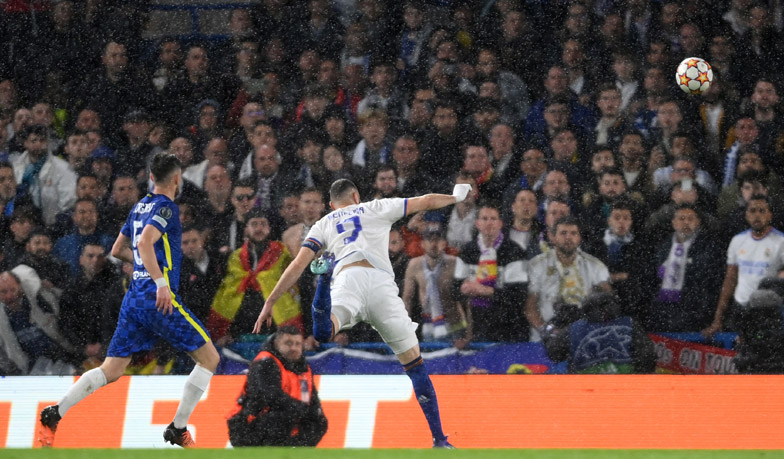 Foto: Bramka Benzemy na Stamford Bridge golem sezonu Ligi Mistrzów [VIDEO]
