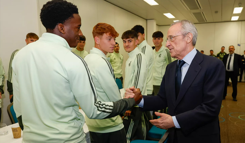 Florentino Pérez towarzyszy drużynie w finale Ligi Młodzieżowej