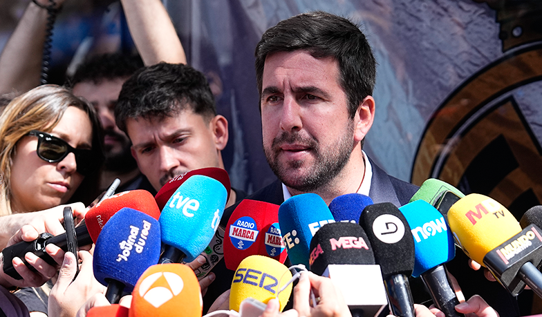 „Riquelme składa obietnice bez pokrycia, a za tę imprezę płaci klub”