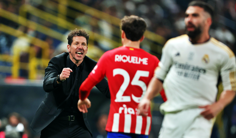 Foto: Diego Simeone szuka jedenastki na derby