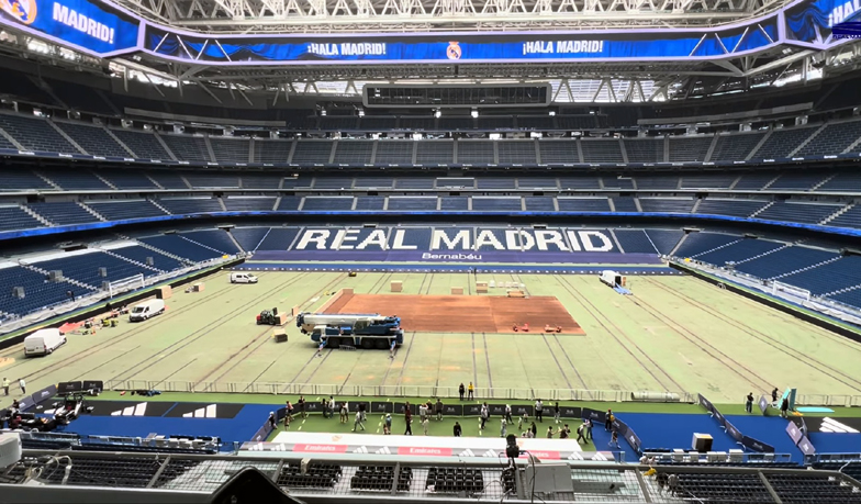 Na Bernabéu rozpoczęto montaż kortu tenisowego [VIDEO]