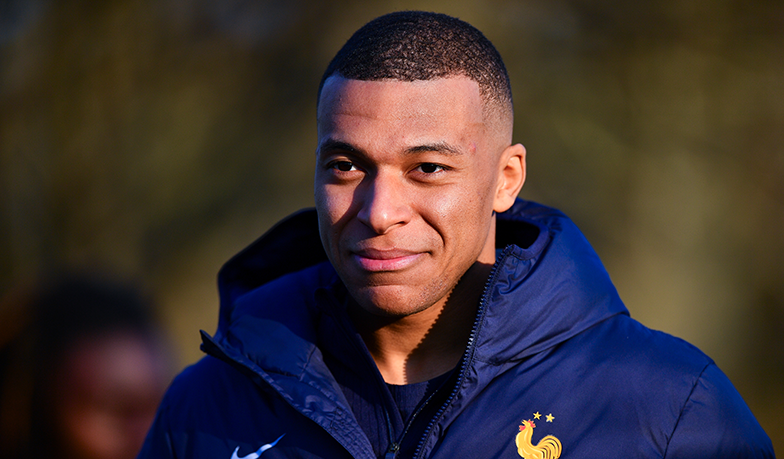 Foto: MARCA: Kolanem Mbappé zajmuje się teraz znany francuski traumatolog