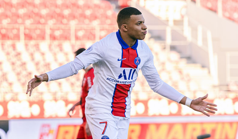 Foto: Zidane wspiera Mbappé, a ten czeka na gest Realu Madryt