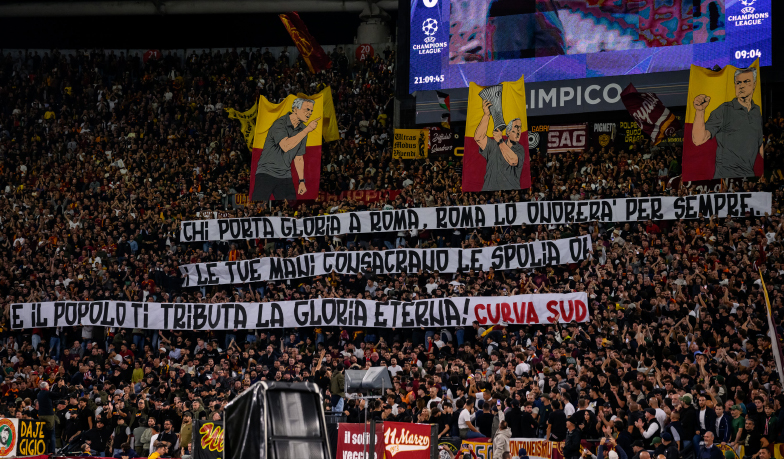 Roma nie zapomniała o Mourinho: „Ave Mou, witaj w domu”