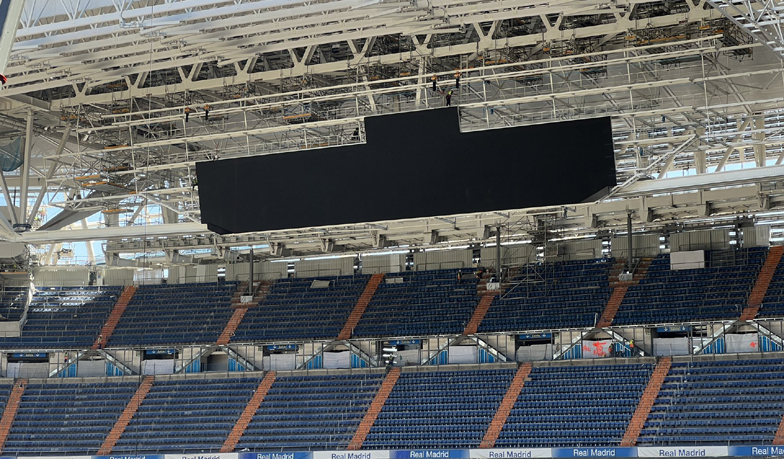Foto: Zainstalowano pierwsze ekrany LED na nowym Santiago Bernabéu