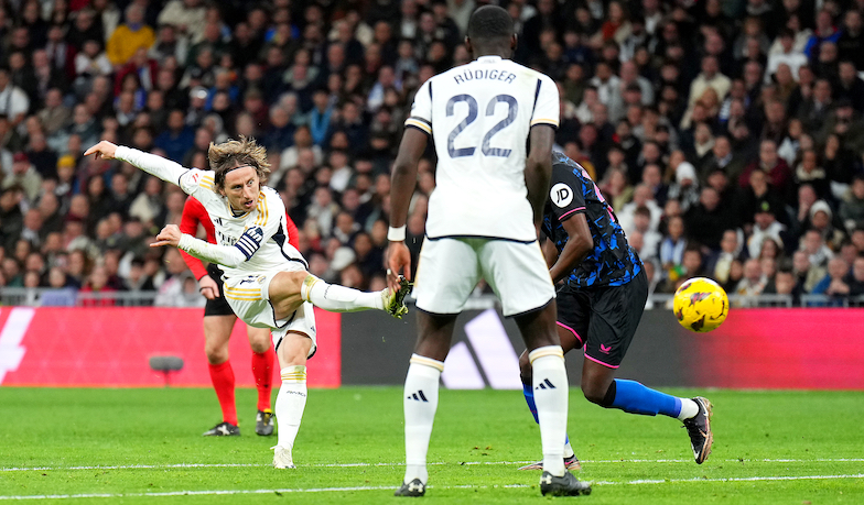 Foto: Modrić przełamał mur!