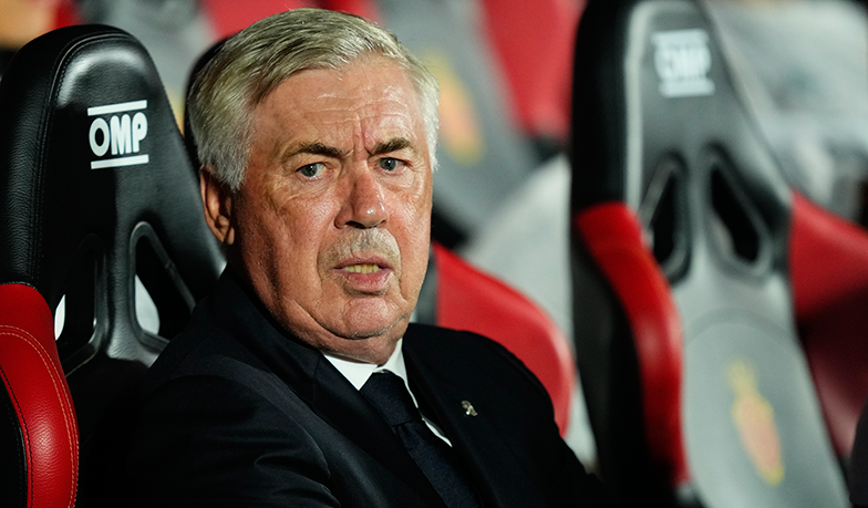Foto: Ancelotti i jego (zbyt?) późne zmiany