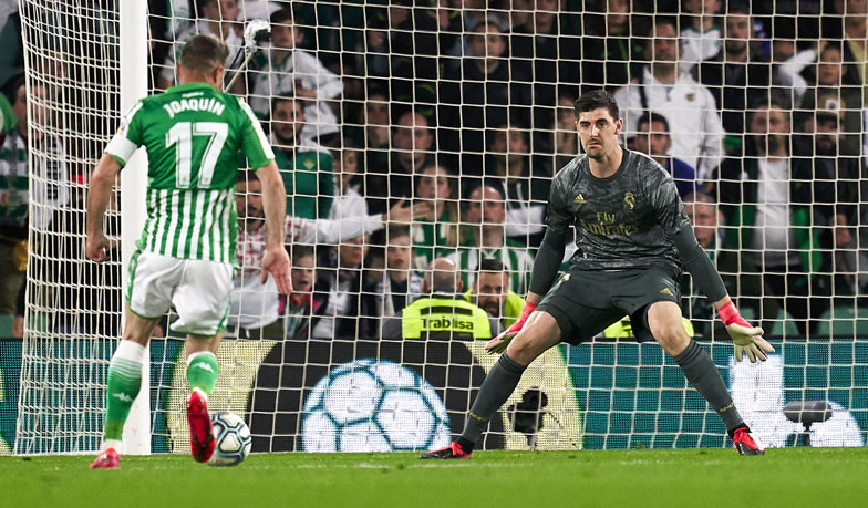 Foto: Courtois opuścił Benito Villamarín kulejąc