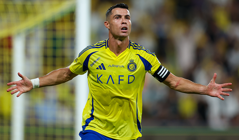 Foto: Cristiano Ronaldo nie poleciał na mecz do Iranu, bo groziło mu 99 batów