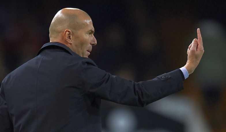 Foto: Zidane znów nie przegrał na Camp Nou