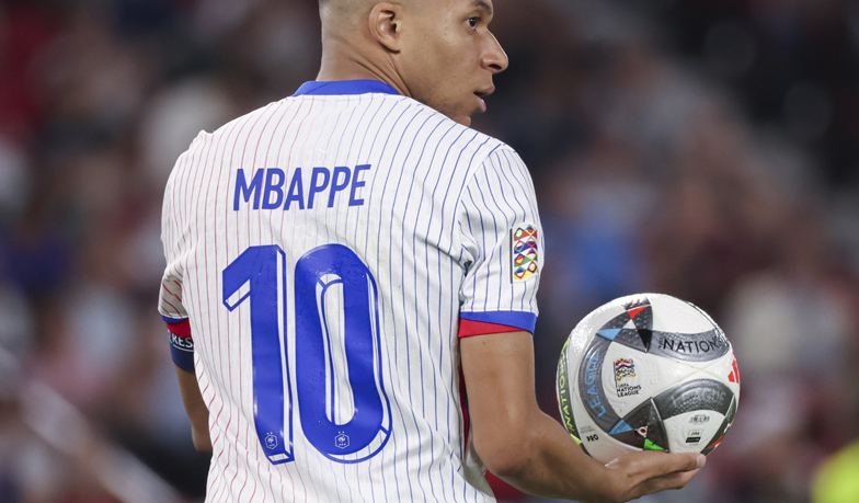 Foto: Francuskie dzienniki ogłaszają zmianę numeru Mbappé, ale…